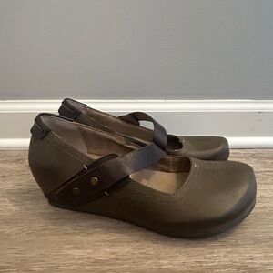 OTBT Salem Leather Hidden Wedge Mary Jane Olive Brown cottage vintage 7.5